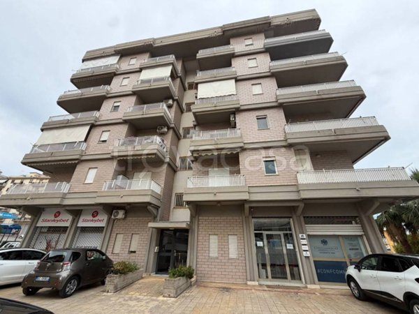 locale di sgombero in vendita a Caltanissetta