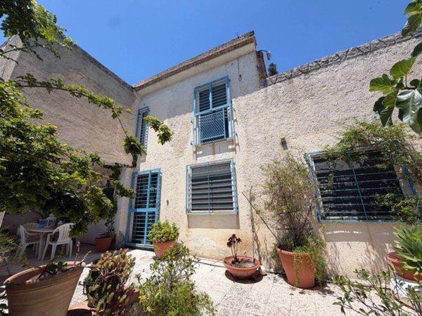 casa indipendente in vendita a Caltanissetta