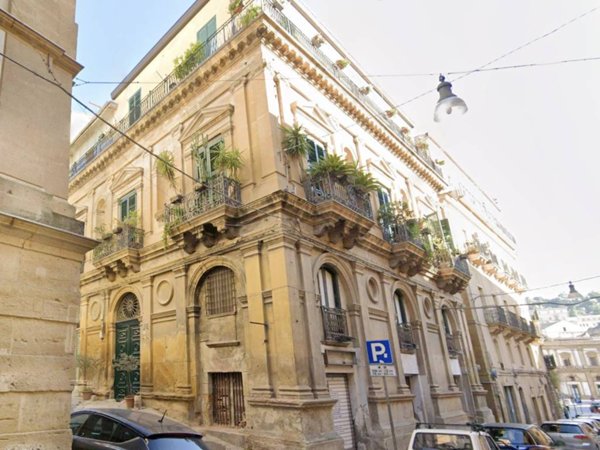 negozio in vendita a Caltanissetta in zona Centro Storico