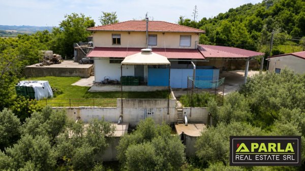 casa indipendente in vendita a Caltanissetta in zona Centro Storico