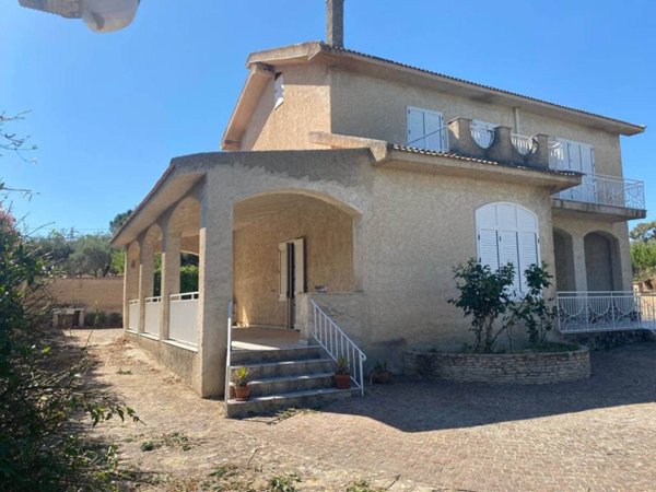 casa indipendente in vendita a Caltanissetta