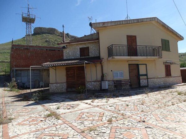 casa indipendente in vendita a Caltanissetta