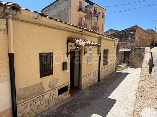 casa indipendente in vendita a Caltanissetta