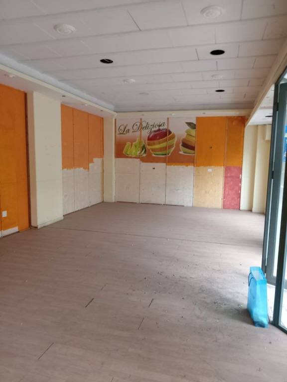 negozio in vendita a Caltanissetta in zona Centro Storico