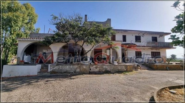 casa indipendente in vendita a Caltanissetta in zona Centro Storico