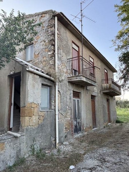 casa indipendente in vendita a Caltanissetta in zona Borgo Petilia