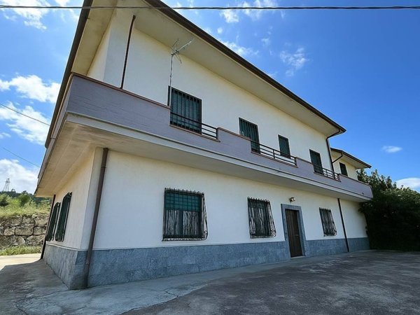 casa indipendente in vendita a Caltanissetta in zona Borgo Petilia