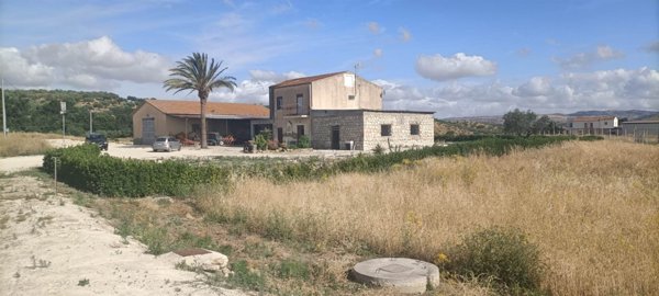 azienda agricola in vendita a Caltanissetta in zona Santa Rita