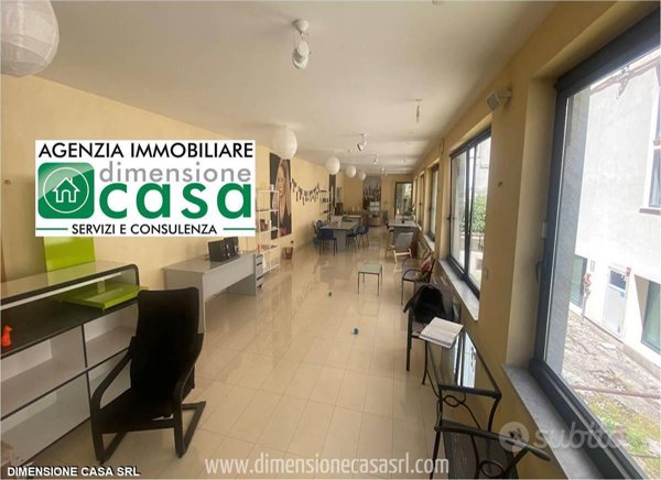 locale commerciale in vendita a Caltanissetta in zona Palmitelli