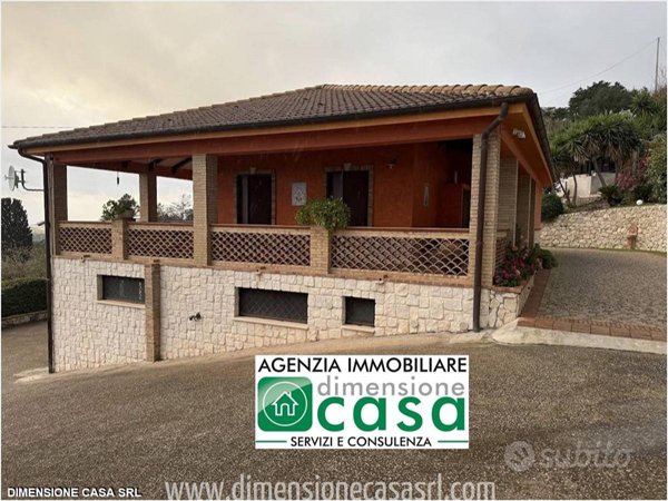 casa indipendente in vendita a Caltanissetta