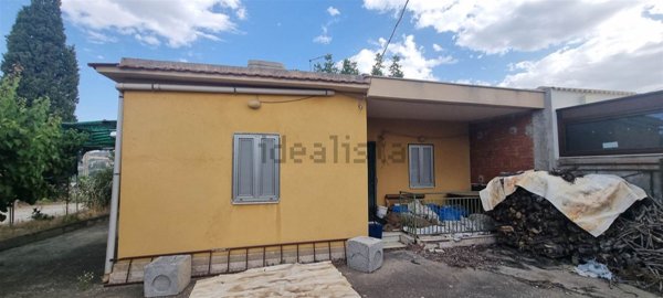 casa indipendente in vendita a Caltanissetta in zona Favarella