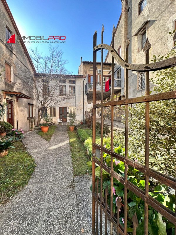casa semindipendente in vendita a Caltanissetta in zona Centro Storico