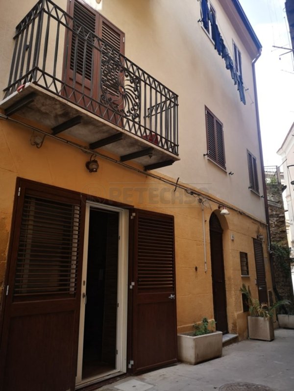 casa indipendente in vendita a Caltanissetta in zona Centro Storico