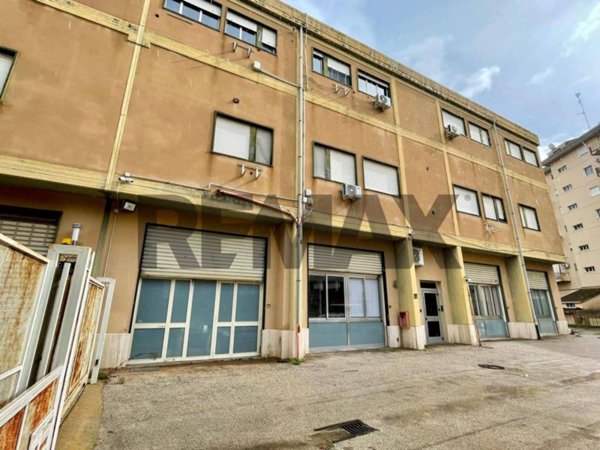 locale commerciale in vendita a Caltanissetta