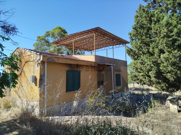 casa indipendente in vendita a Caltanissetta