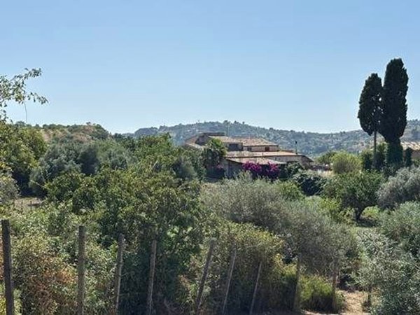 casa indipendente in vendita a Caltanissetta in zona Borgo Petilia