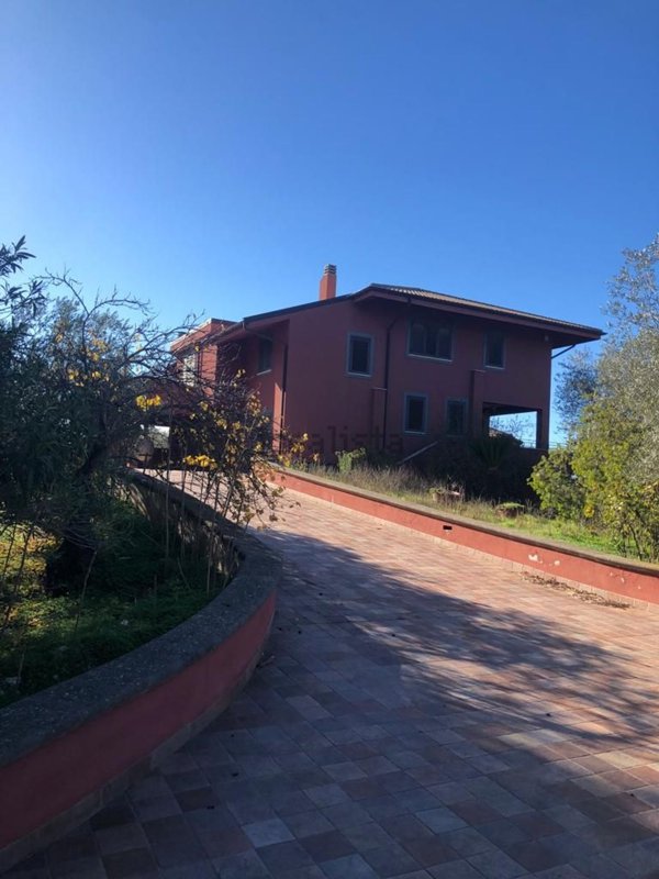 casa indipendente in vendita a Caltanissetta in zona Palmitelli