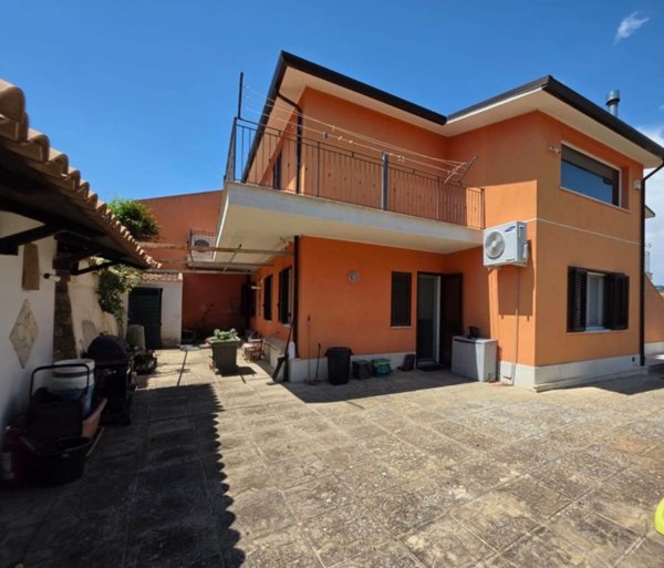 casa indipendente in vendita a Caltanissetta in zona Borgo Petilia