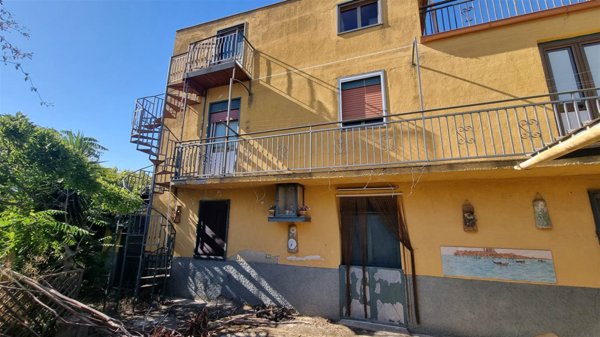 casa indipendente in vendita a Caltanissetta in zona Favarella