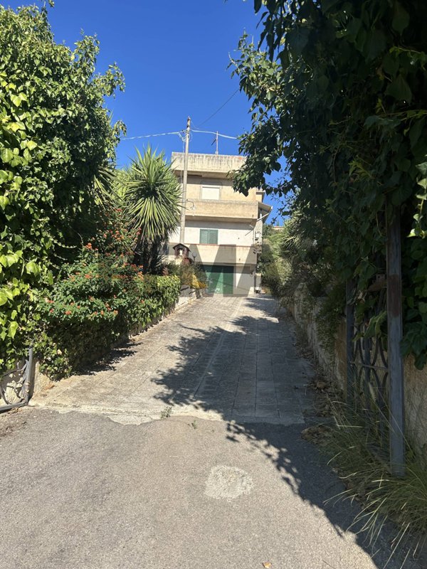 casa indipendente in vendita a Caltanissetta