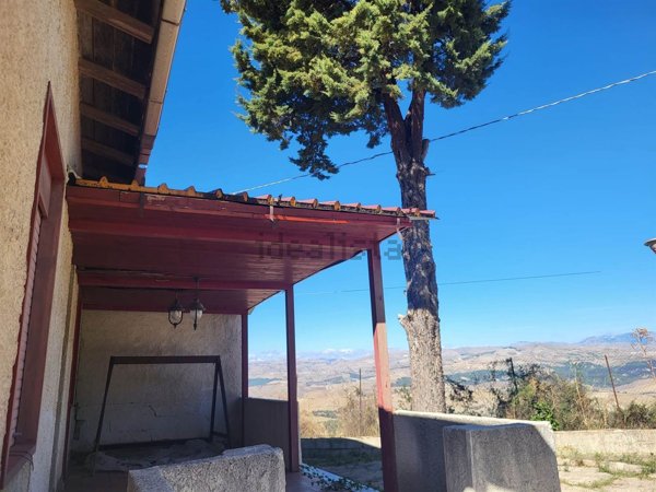 casa indipendente in vendita a Caltanissetta in zona Borgo Petilia
