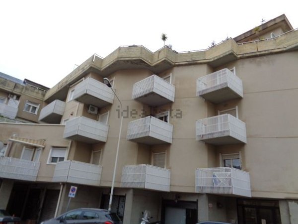 locale commerciale in vendita a Caltanissetta in zona Centro Storico