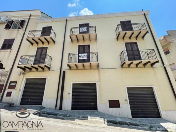 intera palazzina in vendita a Delia