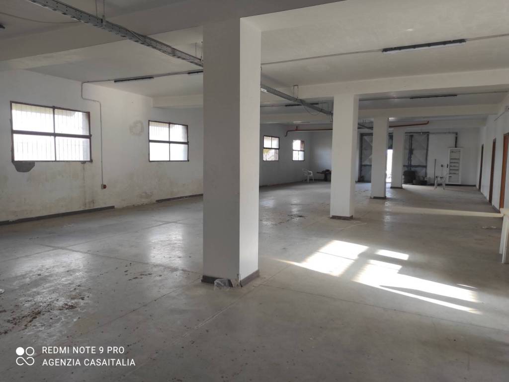 locale commerciale in vendita a Delia