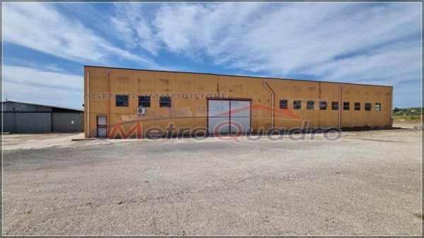 locale commerciale in vendita a Delia
