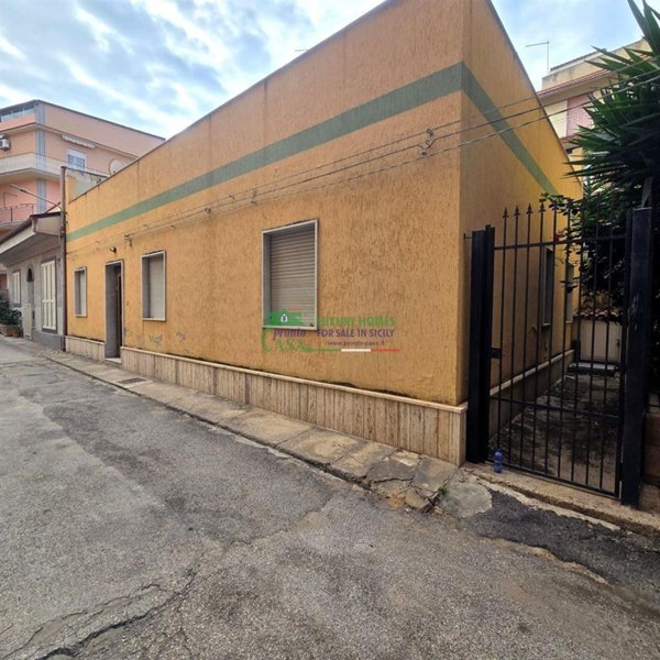 casa indipendente in vendita a Gela in zona Caposoprano