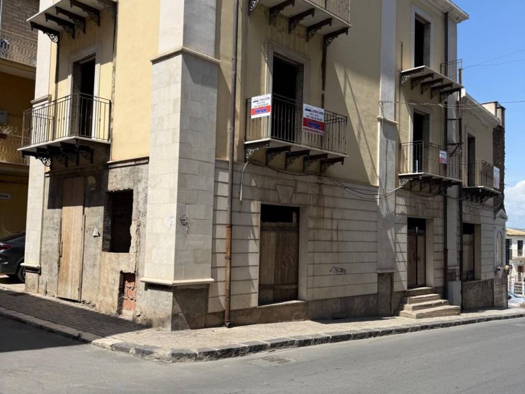 intera palazzina in vendita a Gela