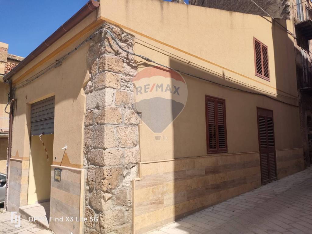 locale commerciale in vendita a Gela