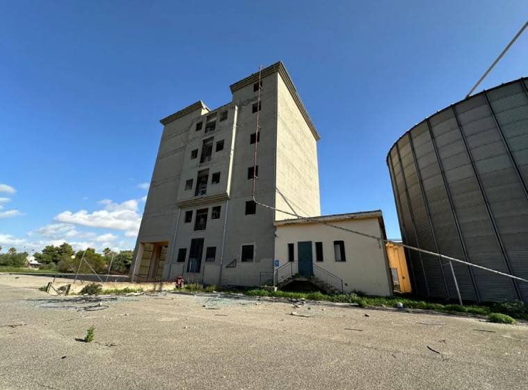 locale commerciale in vendita a Gela