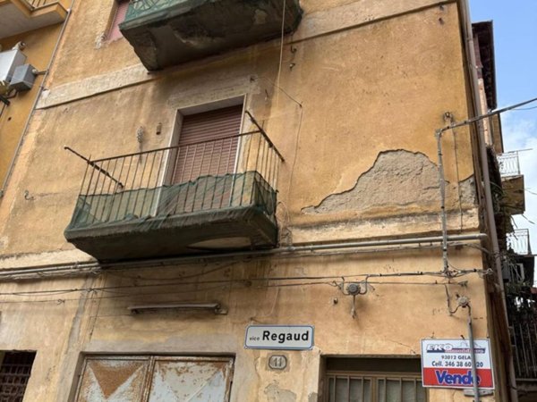 intera palazzina in vendita a Gela in zona Centro Storico