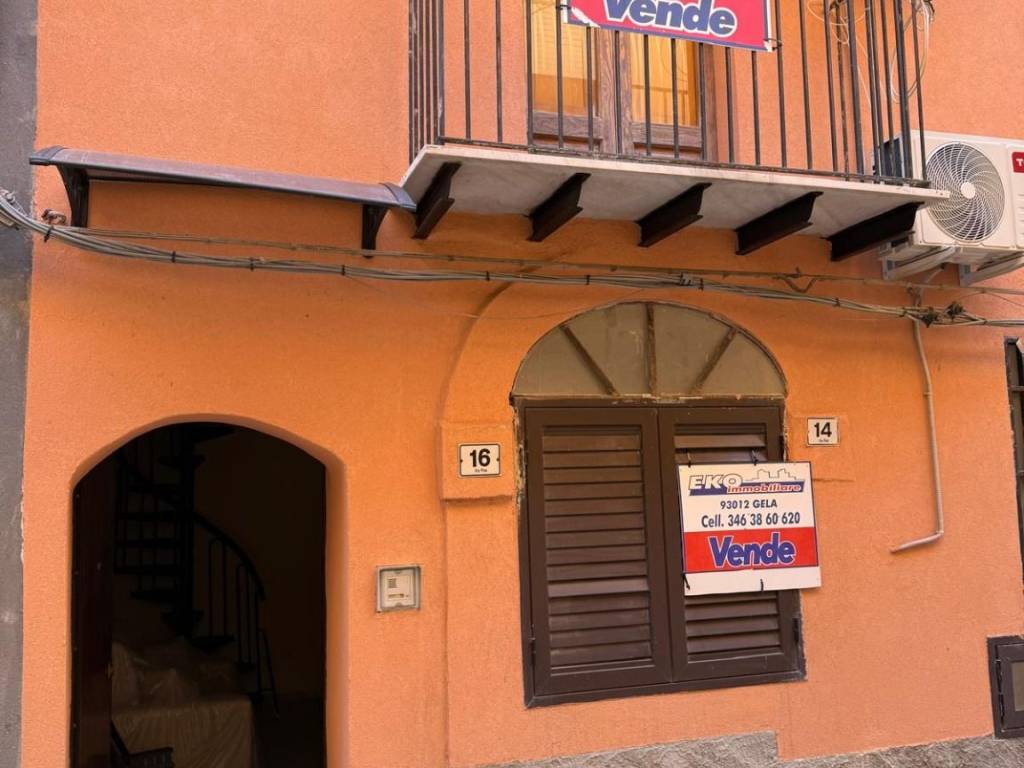 intera palazzina in vendita a Gela