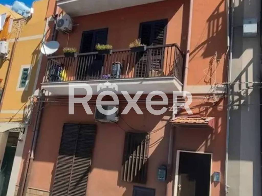 intera palazzina in vendita a Gela in zona Centro Storico