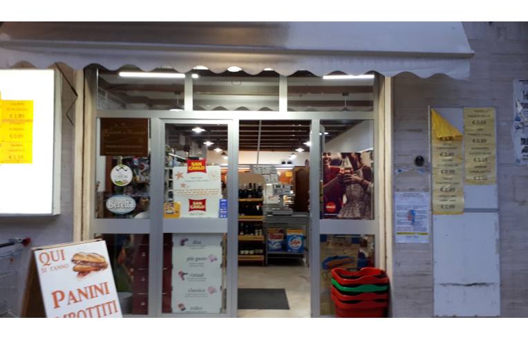 locale commerciale in vendita a Gela