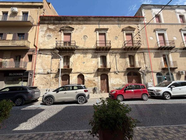 intera palazzina in vendita a Gela in zona Centro Storico
