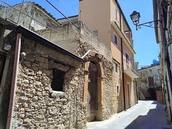 esavano in vendita a Mazzarino