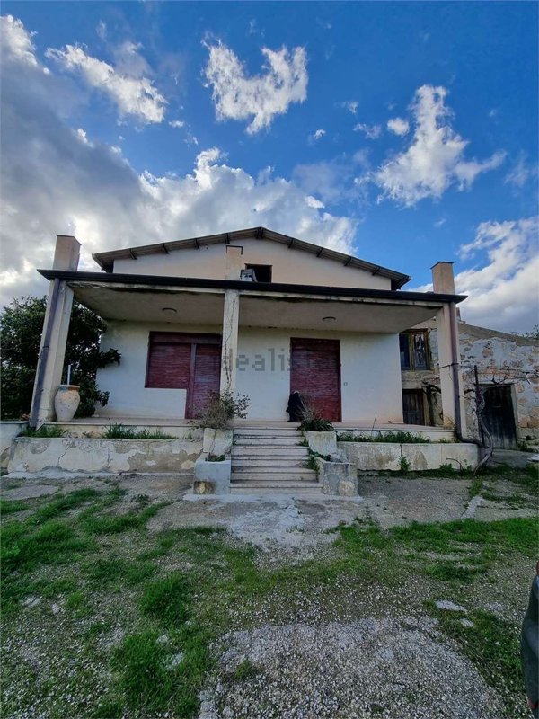 casa indipendente in vendita a Mussomeli