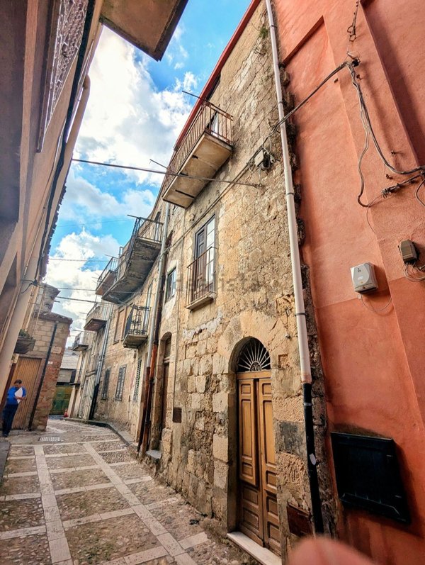 casa indipendente in vendita a Mussomeli