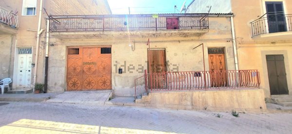 casa indipendente in vendita a Riesi