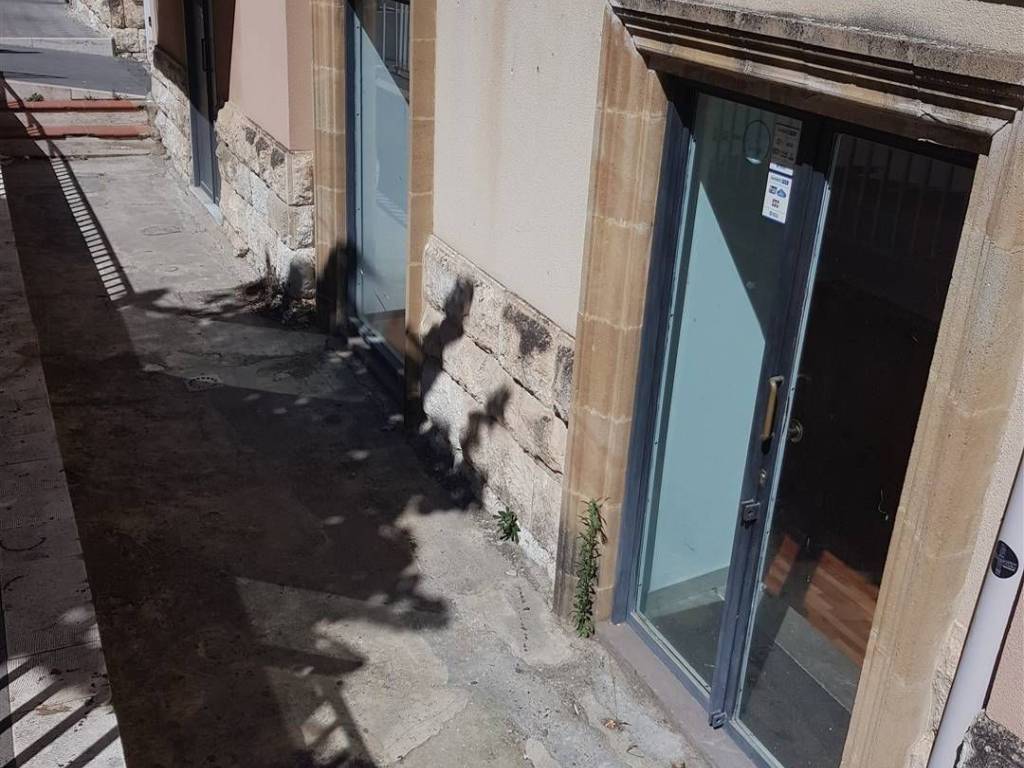 negozio in vendita a San Cataldo