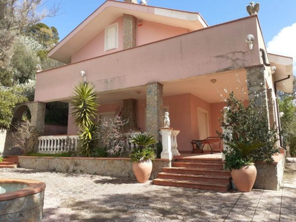 casa indipendente in vendita a San Cataldo
