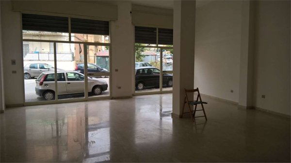 locale commerciale in vendita a San Cataldo