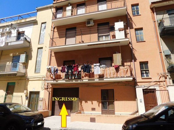 locale commerciale in vendita a San Cataldo