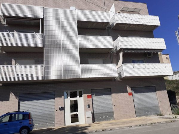 locale commerciale in vendita a San Cataldo
