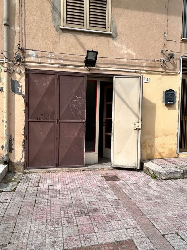 locale commerciale in vendita a San Cataldo