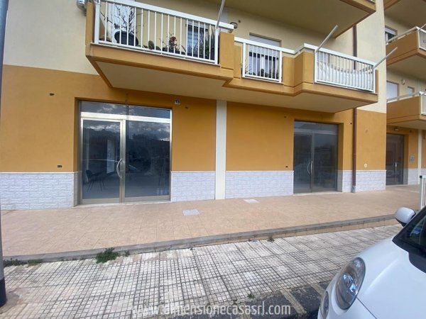 locale commerciale in vendita a San Cataldo