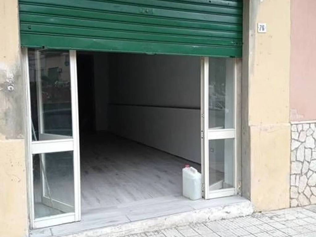 negozio in vendita a San Cataldo